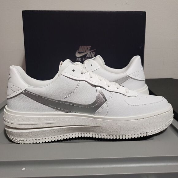 Nike Women's Sz 10 Air Force 1 PLT .AF. ORM Summit White Silver DJ9946-101 NEW - Picture 2 of 13